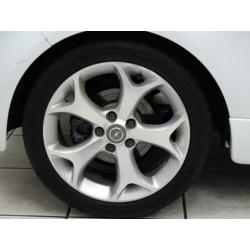 Opel Corsa 1.6-16V Turbo OPC Navigatie Clima Cruise 17"LM 19