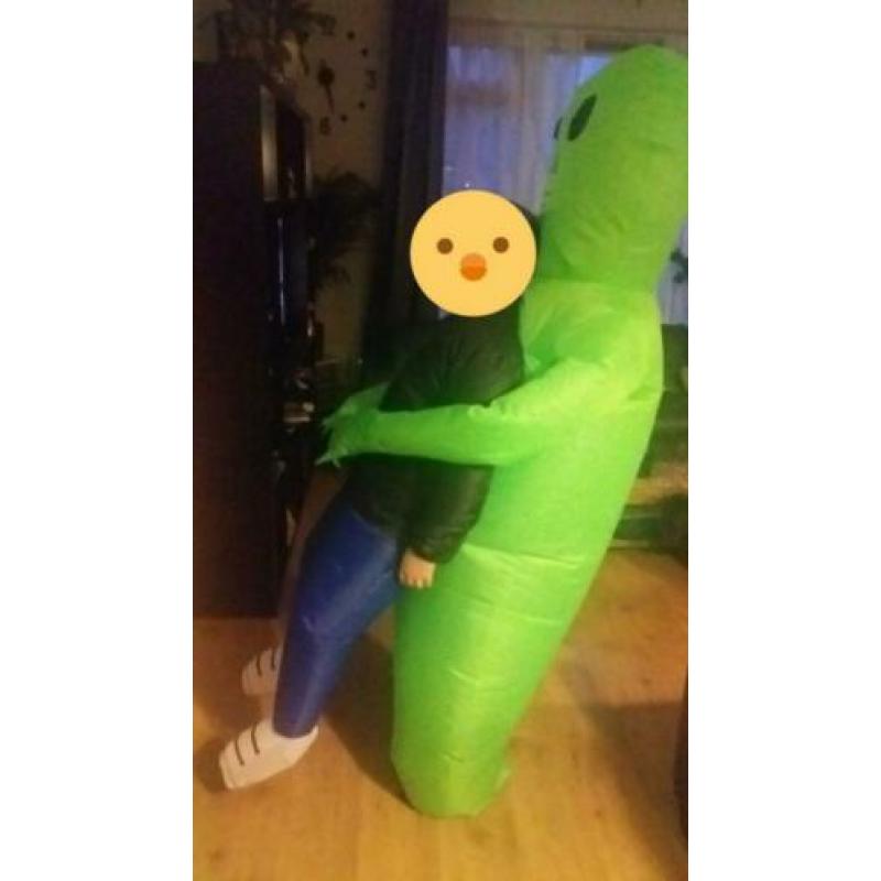 Carnavalspak alien. Opblaasbaar dmv batterijen, 1x gedragen