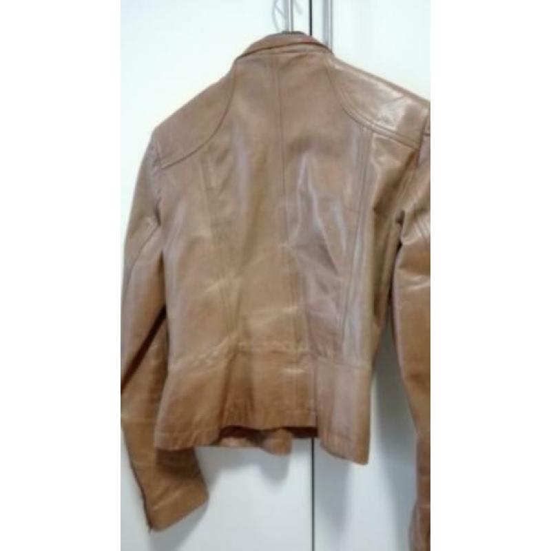 Te koop, leren damesjas bruin. Mt.40