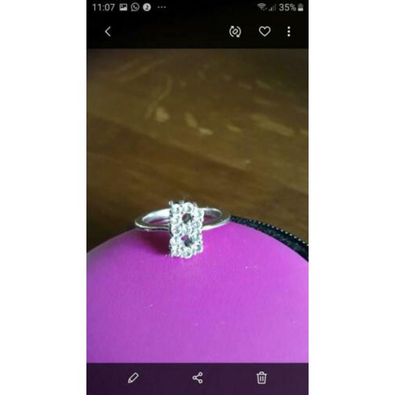Fraaie zilveren letter ring B met zirkona's gemerkt 925 .