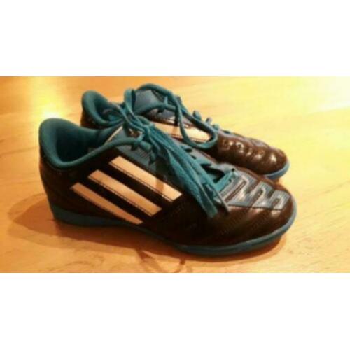 Adidas gymschoenen - zaalvoetbalschoenen, maat 32