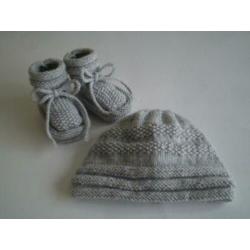 LEUK GEBREID BABYSETJE : SLOFJES en MUTSJE in 25 KLEUREN