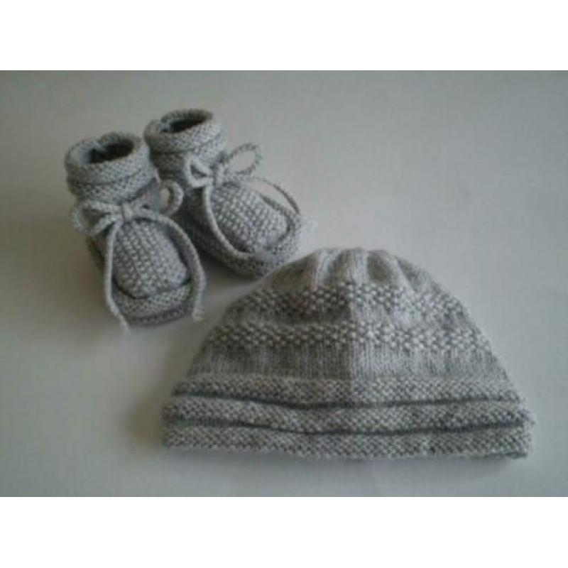 LEUK GEBREID BABYSETJE : SLOFJES en MUTSJE in 25 KLEUREN