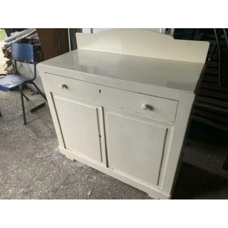 Vintage commode
