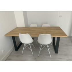 VANDAAG OF MORGEN OPHALEN! Houten tafel met stalen poten