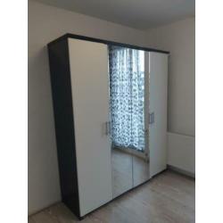 Complete set slaapkamer(Bed, Matras,Kledingkast, 2Nachtkast)