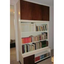 Exclusieve wand- boekenkast, kastdeurtjes pallisander