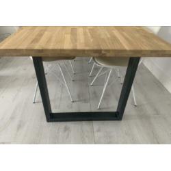 VANDAAG OF MORGEN OPHALEN! Houten tafel met stalen poten