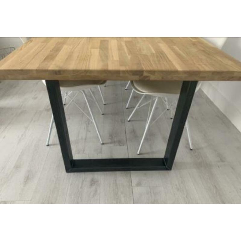 VANDAAG OF MORGEN OPHALEN! Houten tafel met stalen poten