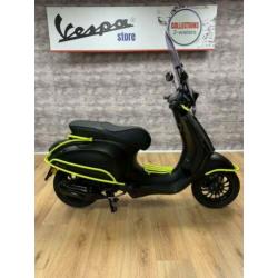 Vespa Sprint 25 km IGET NIEUW Notte x Fluor Yellow