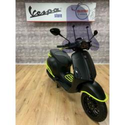 Vespa Sprint 25 km IGET NIEUW Notte x Fluor Yellow