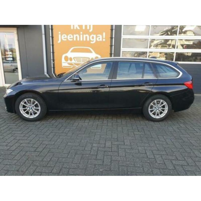 BMW 3-serie Touring 320d High Executive met Afneembare trekh