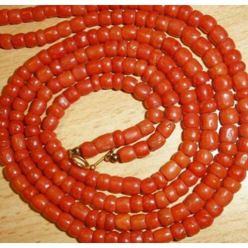 Ca 1900 Nederlandse Bloedkoraal collier 105 cm