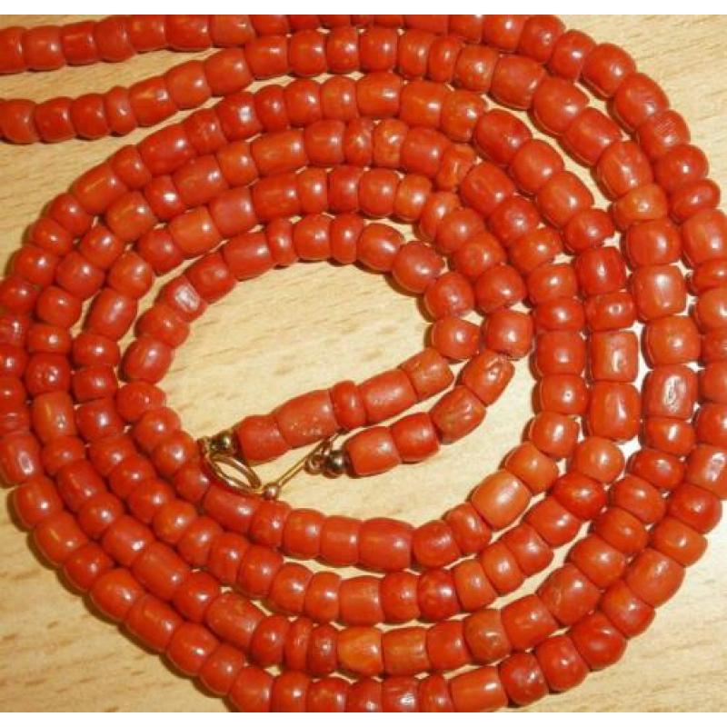 Ca 1900 Nederlandse Bloedkoraal collier 105 cm