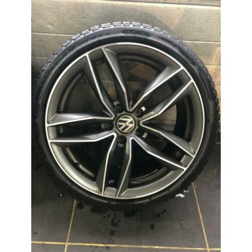 Volkswagen Audi seat Skoda 18 inch velgen met banden. 5x112