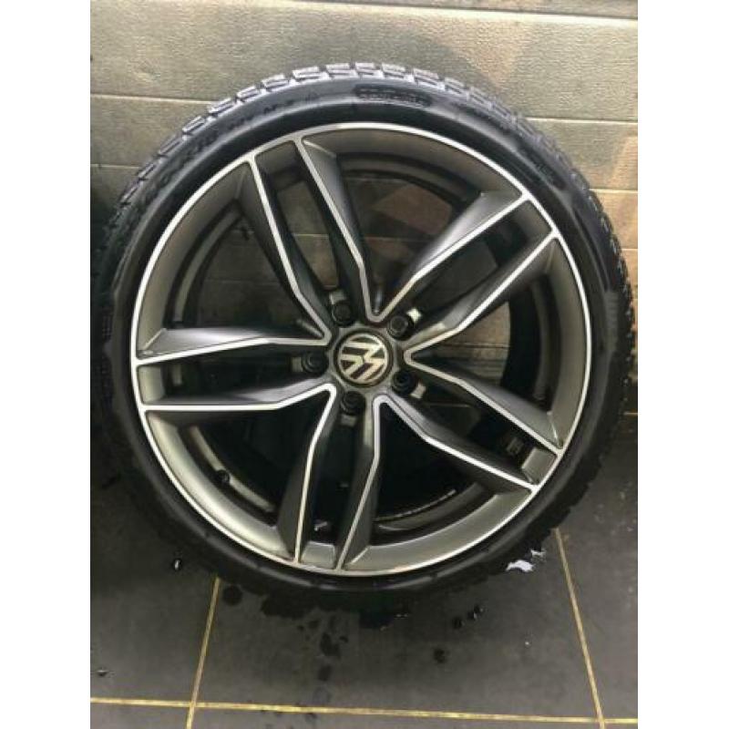 Volkswagen Audi seat Skoda 18 inch velgen met banden. 5x112