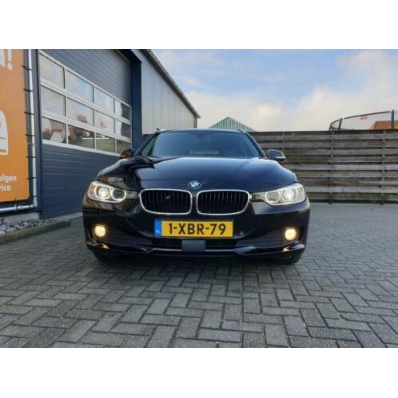 BMW 3-serie Touring 320d High Executive met Afneembare trekh