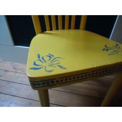 twee houten stoelen in een gepimpt jasje ( als nieuw !! )