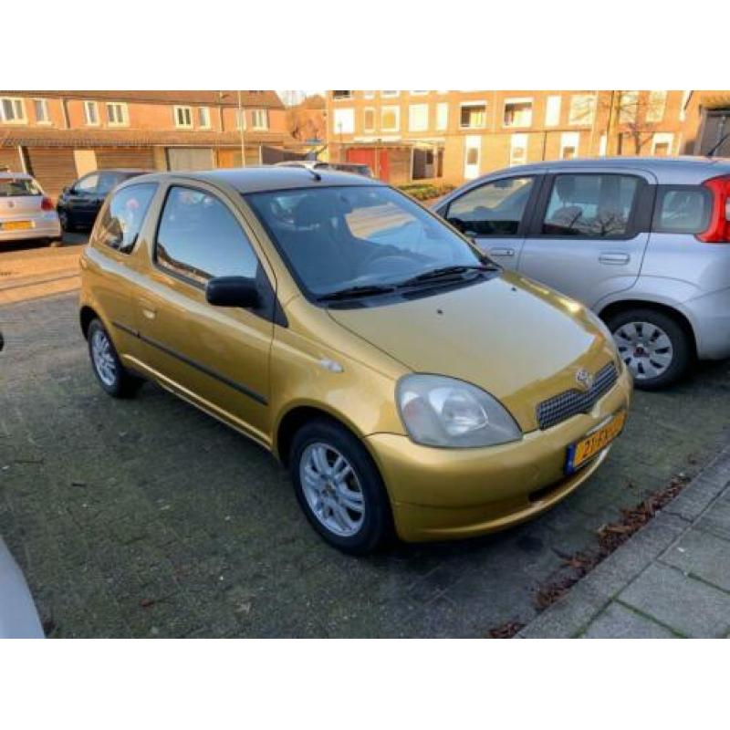 Toyota Yaris 1.0 16V 3DR Linea Luna 2000 Geel