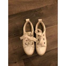 Witte sneakers