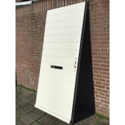 Voordeur 93x211,5cm ingefreesd driepuntssluiting schanieren