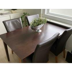 Nette Eethoek met 4 stoelen