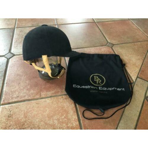 Cap, jas, polo's, rijbroeken en hoodie te koop!