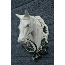 Paardenhoofd met ring, gietijzer-wit-paard-deco-tuin