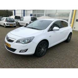 Opel Astra 1.4 Turbo Cosmo PDC v/a, BI-XENON, CLIMA, TRHK.