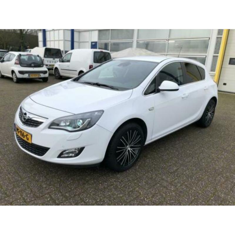 Opel Astra 1.4 Turbo Cosmo PDC v/a, BI-XENON, CLIMA, TRHK.