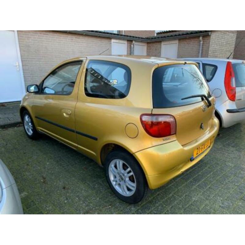 Toyota Yaris 1.0 16V 3DR Linea Luna 2000 Geel
