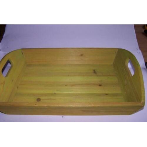 Mooi groenkleurig houten dienblad. 45 x 32. Weinig gebruikt.