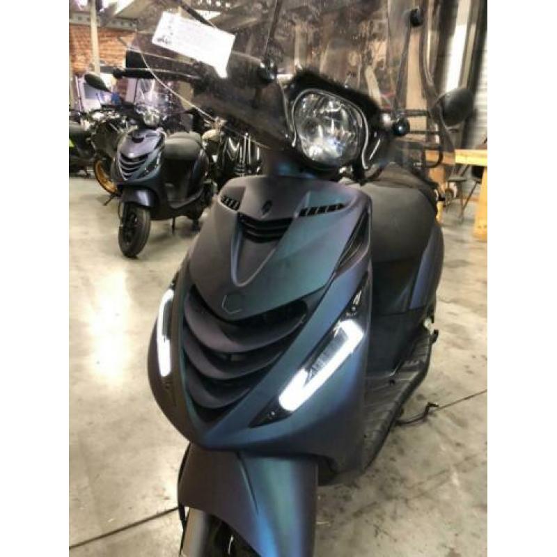 Piaggio Zip Mat Kameleon 25km snor BJ07-2017 KM:12406 €1450,