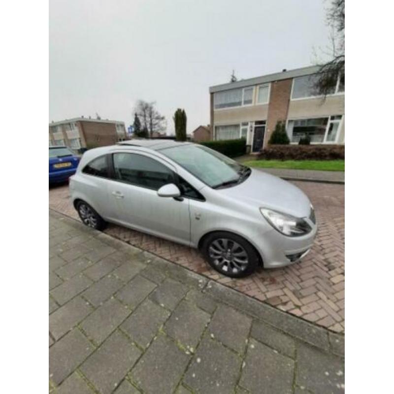 opel corsa 1.2 16v met veel extra 1ste eigenaar