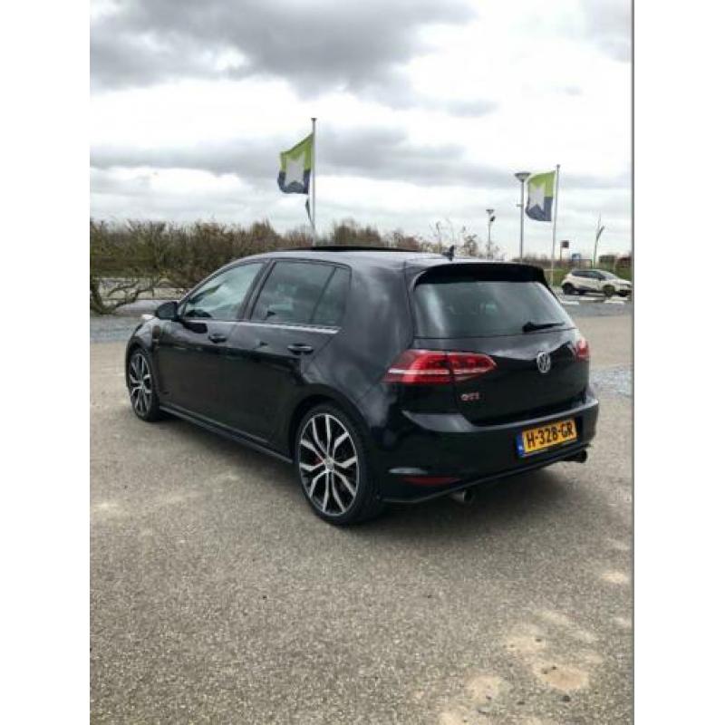 Volkswagen Golf 7 GTI PERFORMANCE Full Option