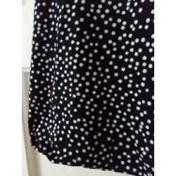 Promiss rok zwart met witte stippen. Elastische tailleband.