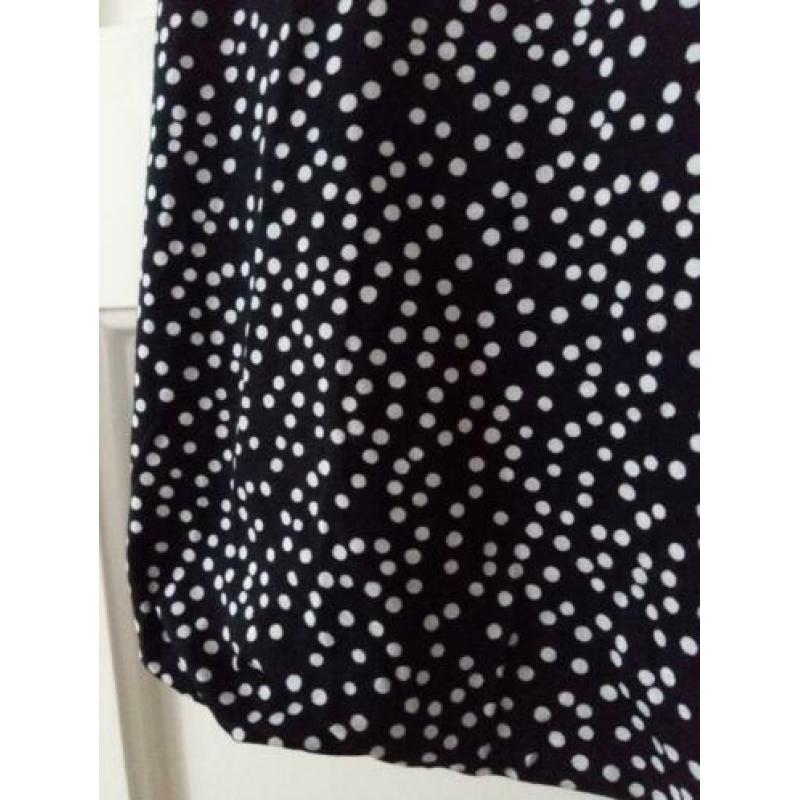 Promiss rok zwart met witte stippen. Elastische tailleband.