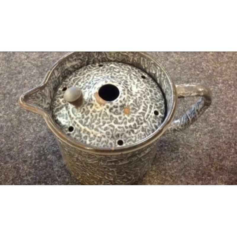 Vintage grijs gewolkte pan, melkkoker en steelpan