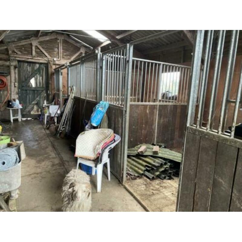Paardenstal, schuur, opslag, paardenbox