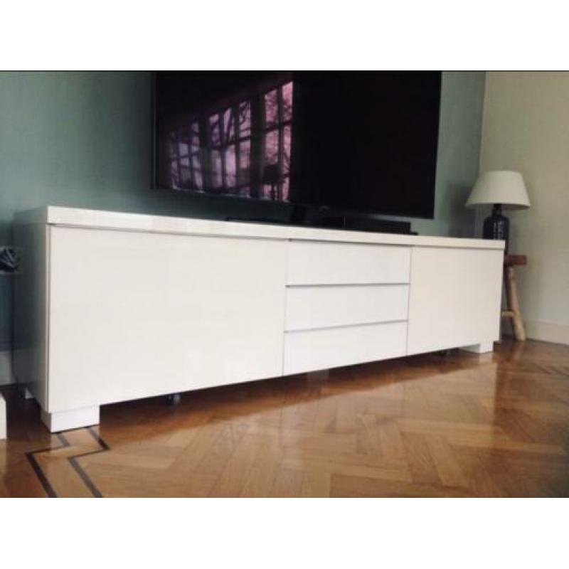 tv meubel hoogglans wit 180b x 40d x 49h (Besta)
