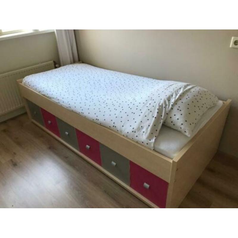 Mooi bed 90x200 met 6 lades! incl. lattenbodem