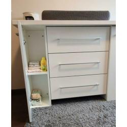 Mooie strak witte commode (130x65x95)