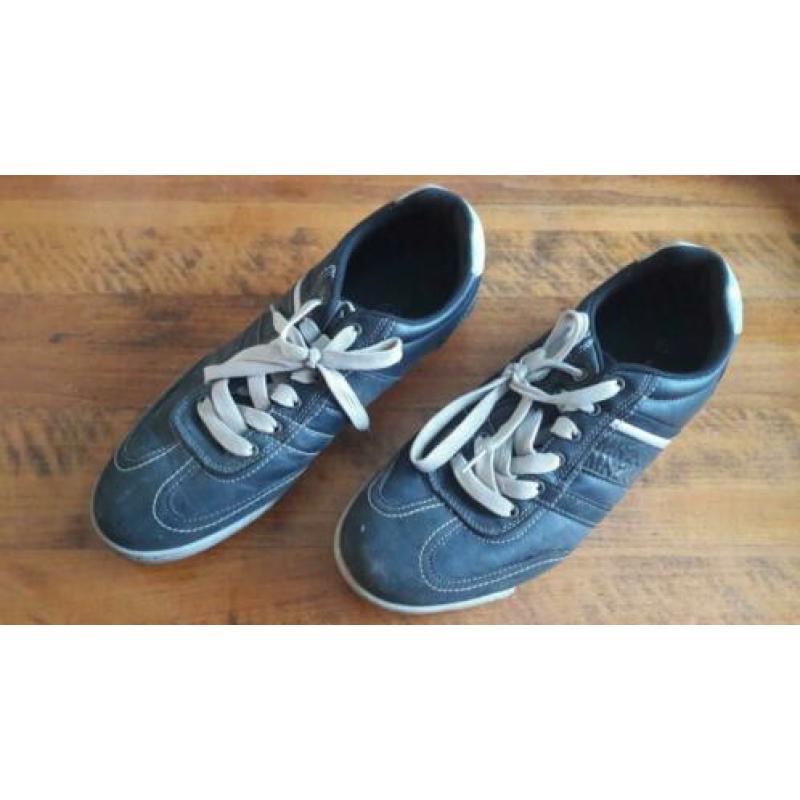 2 paar sneakers. 1 + 1 gratis!