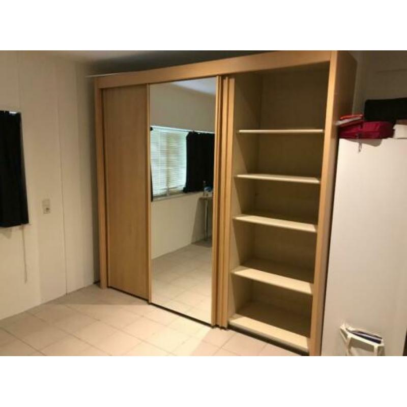 Grote kledingkast te koop
