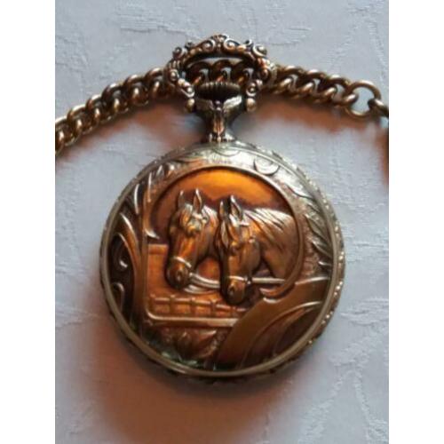 Zakhorloge met 2 paardenhoofden