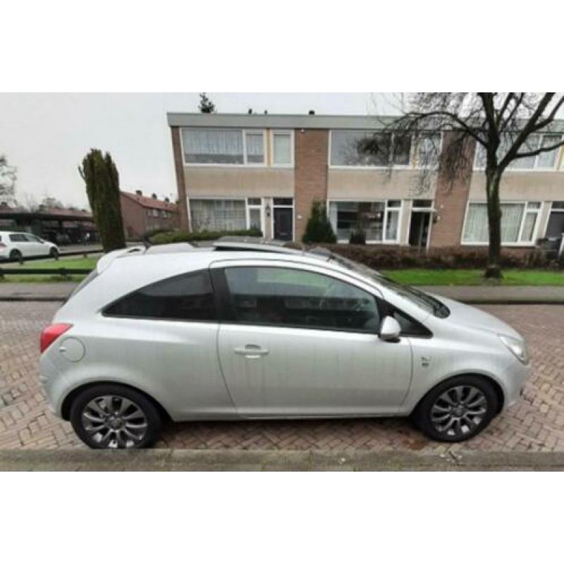opel corsa 1.2 16v met veel extra 1ste eigenaar