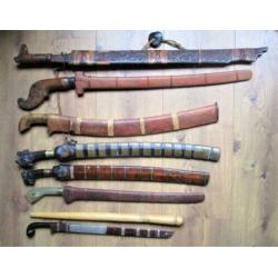Antieke wapens uit Indonesië //no keris /kris