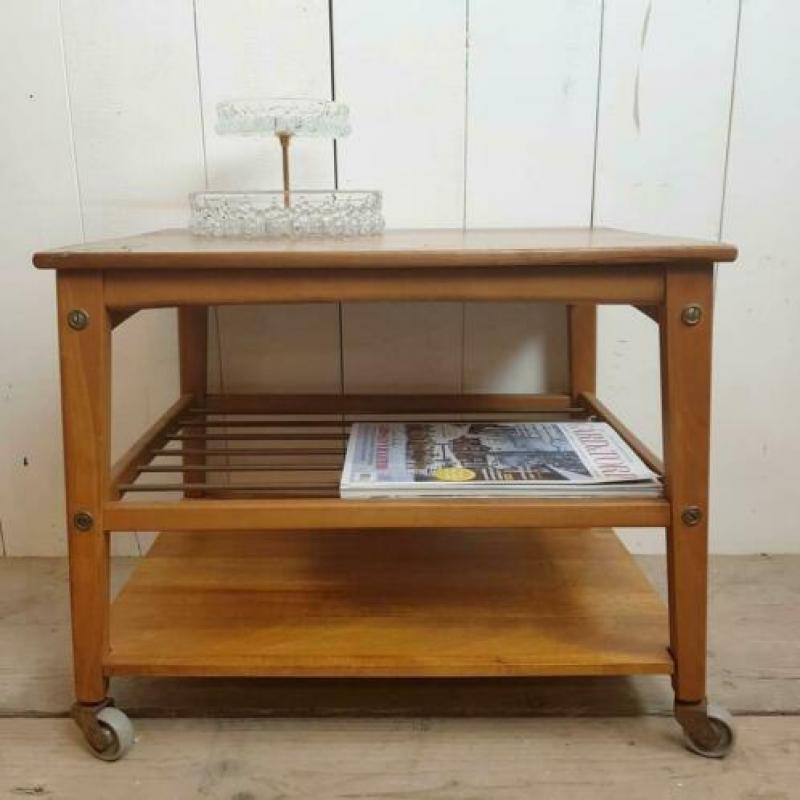 Vintage serveerwagens / trolleys