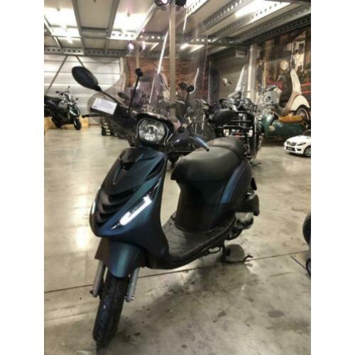 Piaggio Zip Mat Kameleon 25km snor BJ07-2017 KM:12406 €1450,