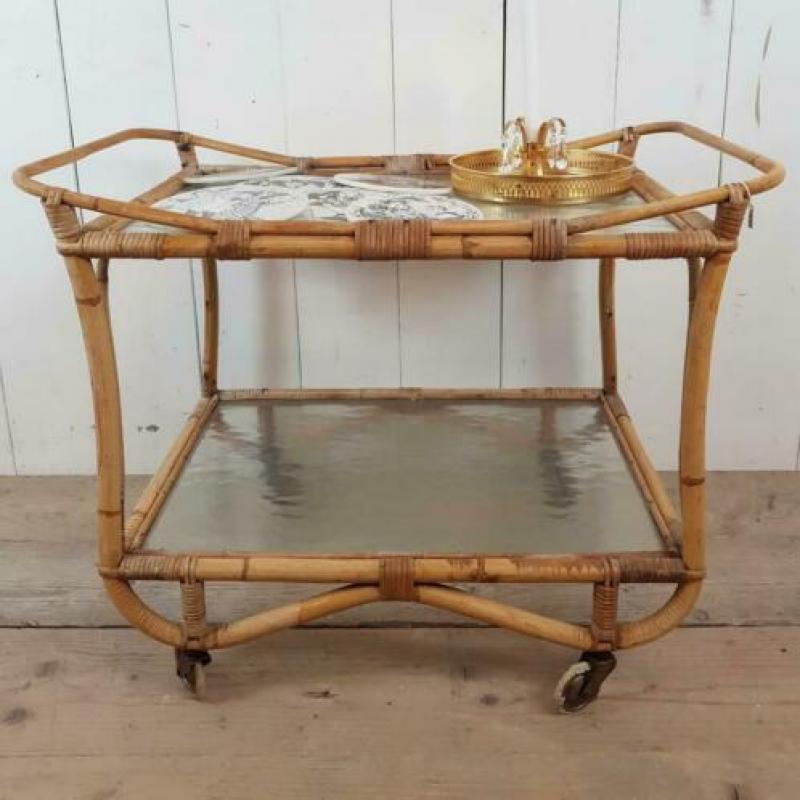 Vintage serveerwagens / trolleys